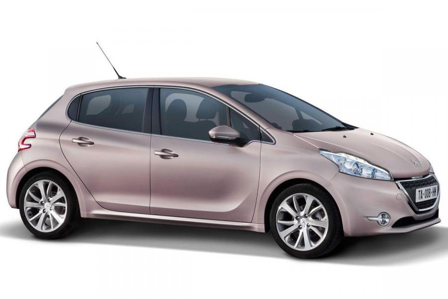  Peugeot 208 5-Door 2012 года  (фото 35 из 73)